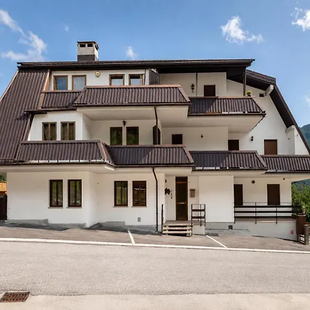 Zoncolan Retreat - Panoramic View & Slopes Apartment